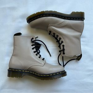 Dr Martens 1460 Wanama Pascal Boots in Natural